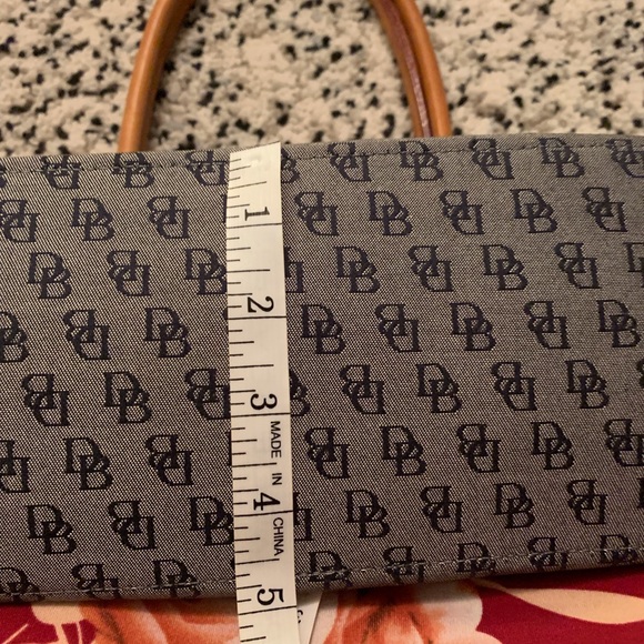 Dooney & Bourke small tote. EUC. Navy and brown. - Picture 6 of 8